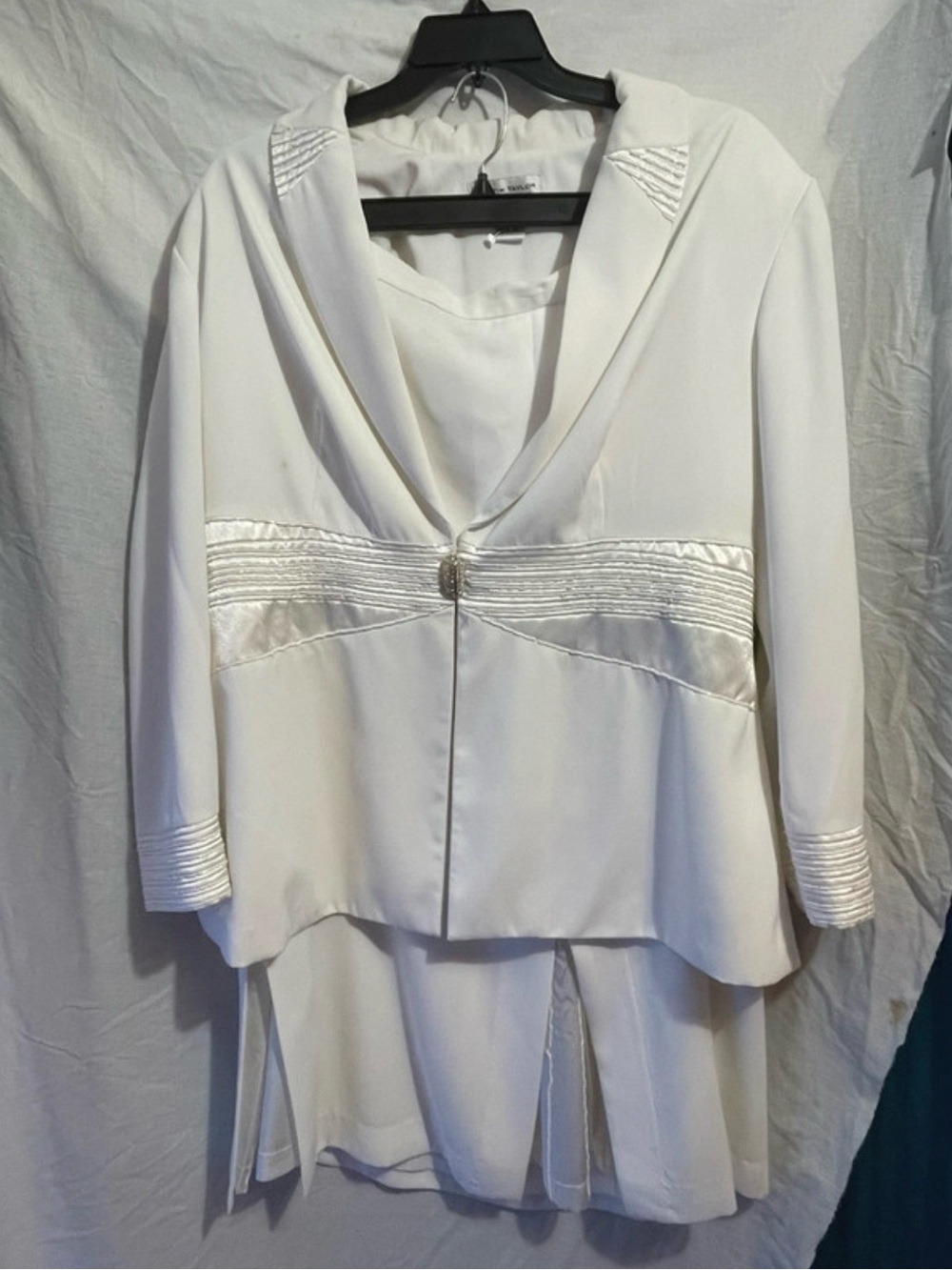 Justin Taylor 2 pc ladies jacket and Skirt 20w